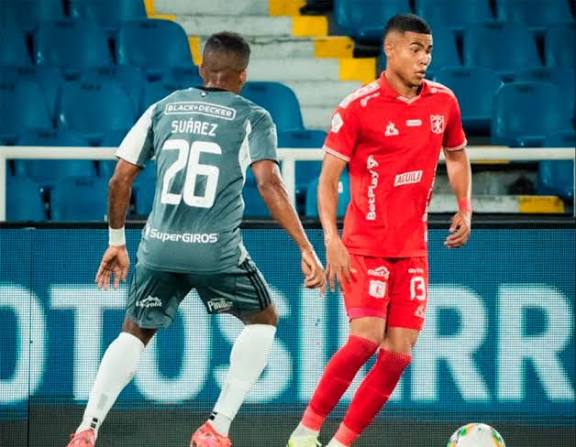 Junior rescató un punto contra América con gol polémico