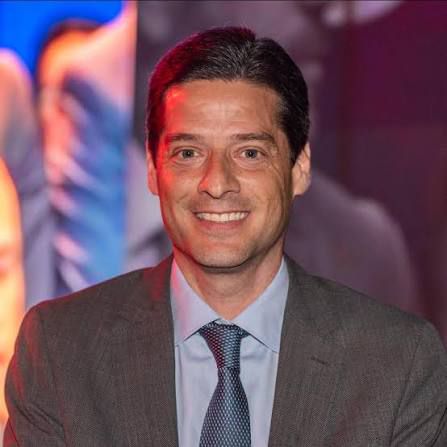 Mauricio Gómez anuncia su retiro presidencial y respalda la candidatura de Abelardo De La Espriella