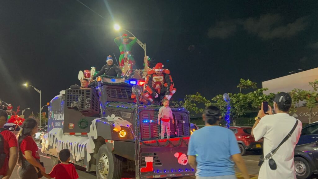 Una navidad con propósito: el pesebre móvil de la policía nacional lleva la navidad a los barrios