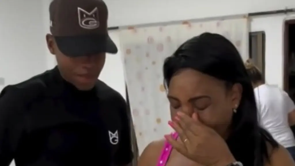 Jugador del Real Cartagena es viral por regalarle una casa a su mamá