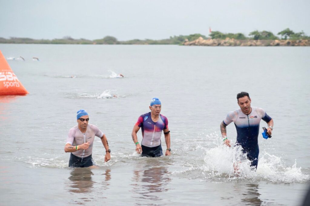 Barranquilla, ciudad deportiva: con natación desde Puerto Mocho, arrancó el IRONMAN 70.3