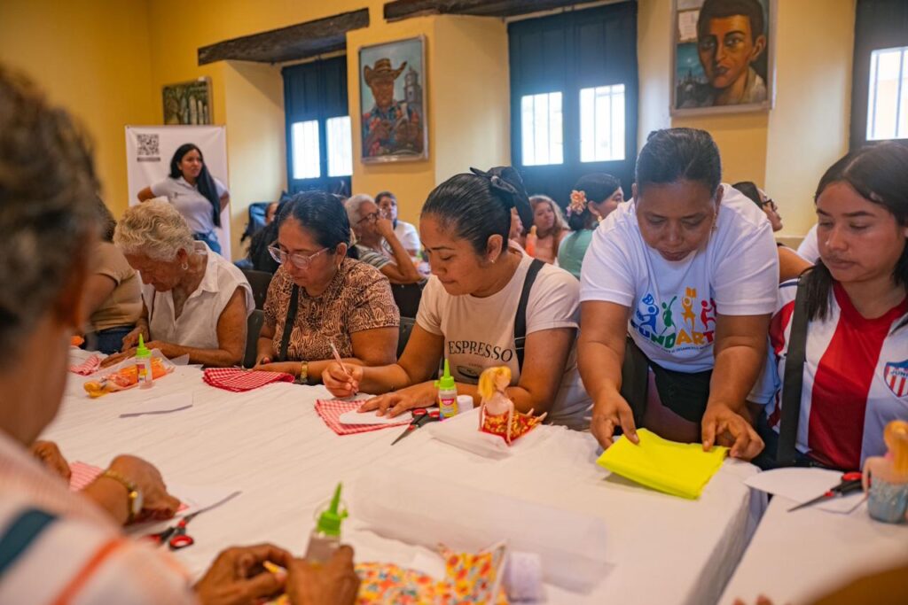 Alcaldía de Soledad fortalece la identidad y la construcción de paz a través de taller de polleras tradicionales