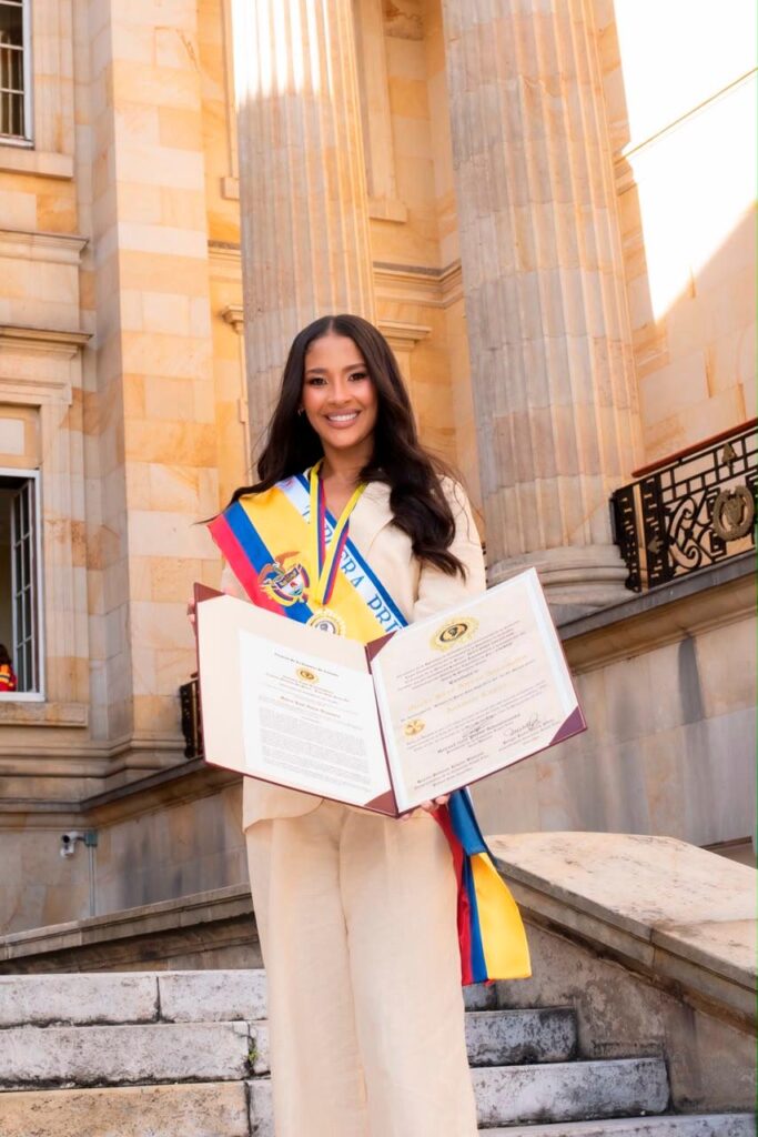 Señorita Bolívar recibe condecoración del Congreso de la República por su labor social y liderazgo en el departamento