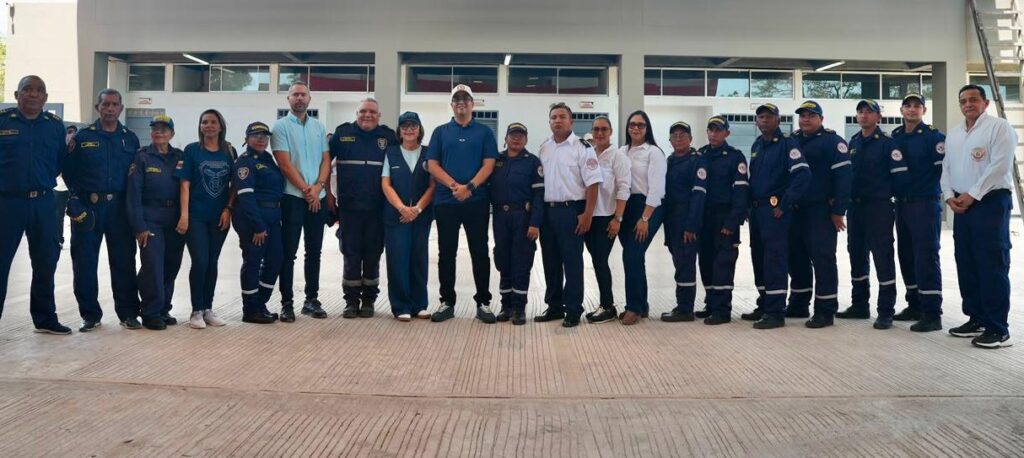 Gobernador Jairo Aguilar entrega nueva estación de bomberos en Villanueva
