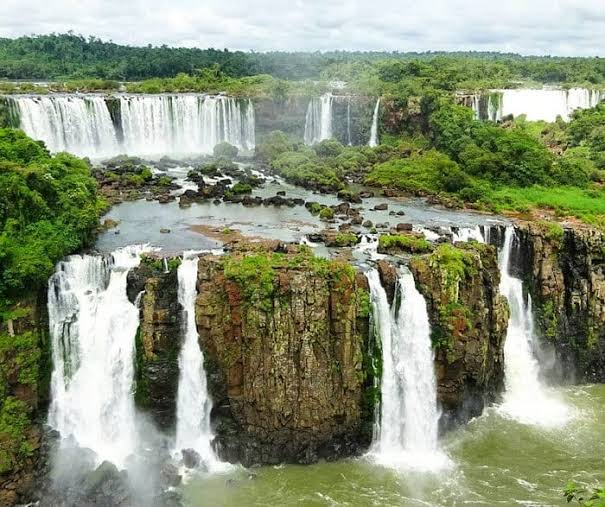 Tragedia en las Cataratas del Iguazú: muere turista tras el vuelco de una embarcación