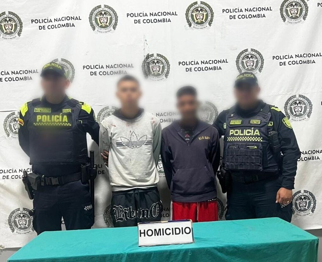 Rápida reacción policial permite la captura de dos presuntos delincuentes en flagrancia por homicidio