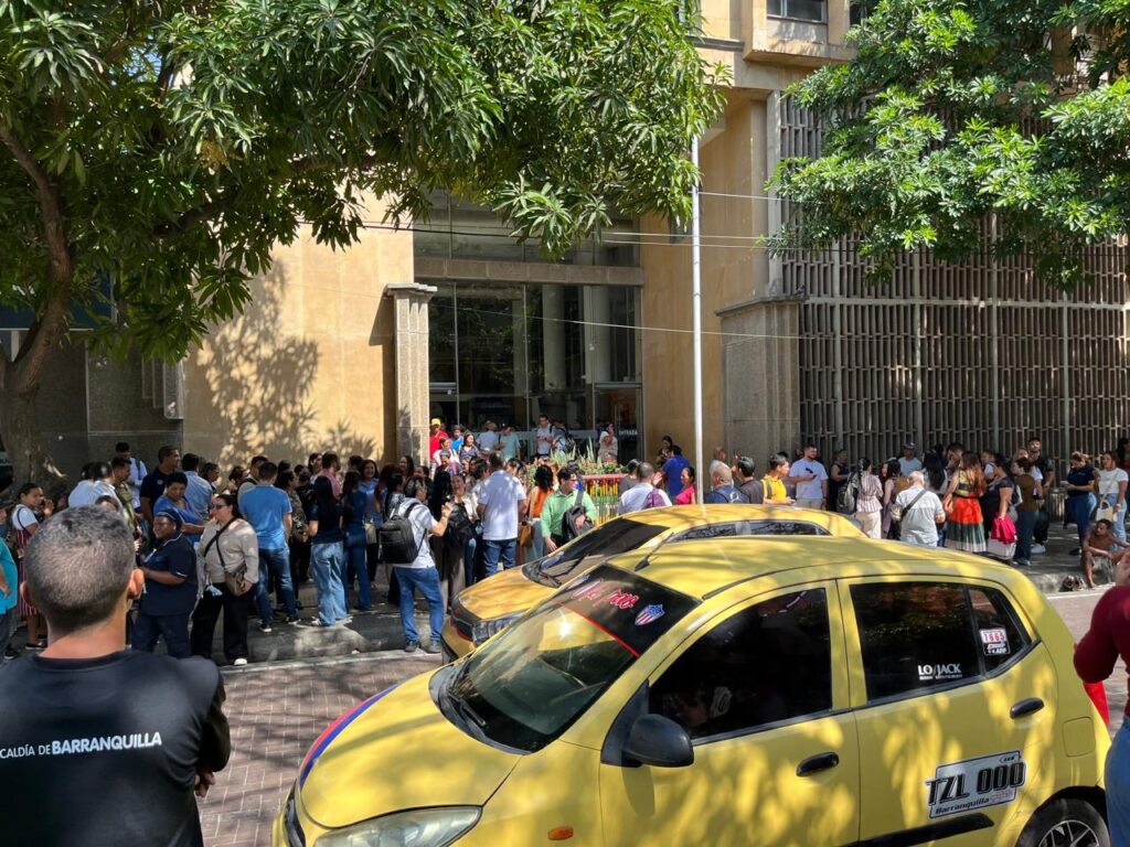 Alcaldía de Barranquilla habilita centro de acopio para ayudar a afectados por sismo en Colombia