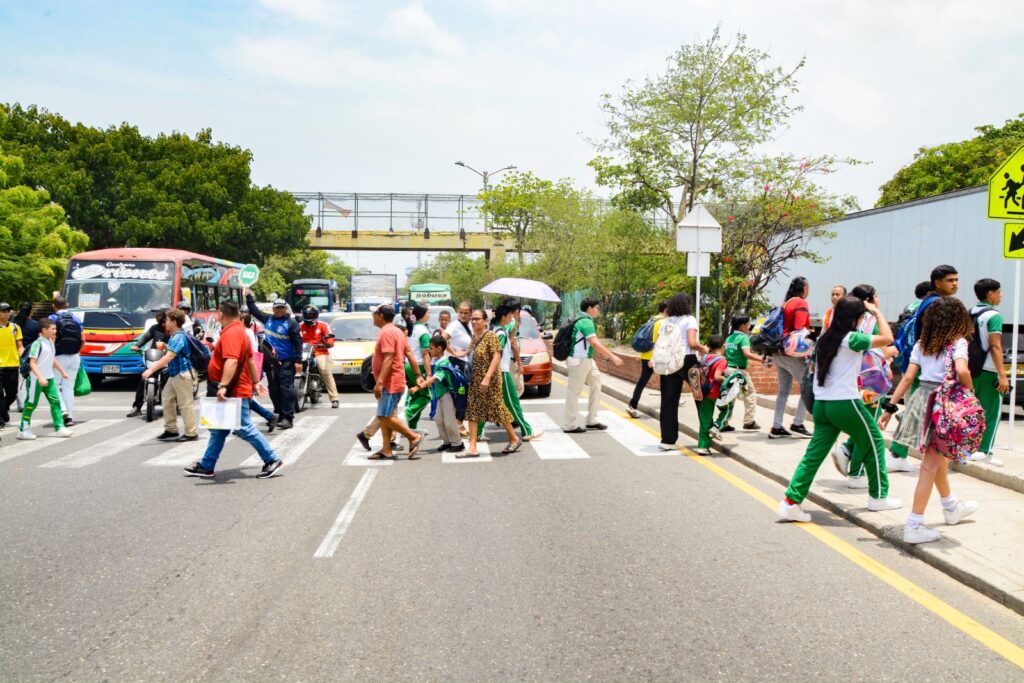 En mesa técnica convocada,  rectores y padres de familia expresan preocupación por deterioro del puente peatonal del INEM: el gobernador no asistió