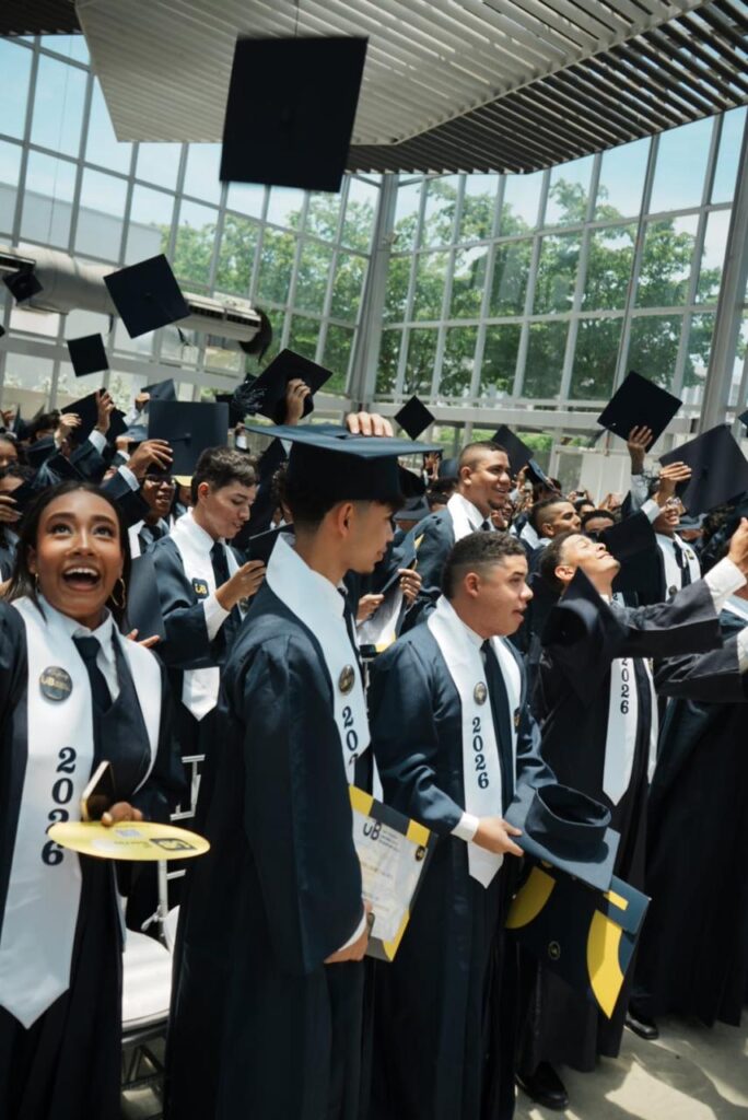 IUB gradúa 669 nuevos técnicos, tecnólogos, profesionales y posgraduados y celebra las primeras cohortes de cinco programas académicos