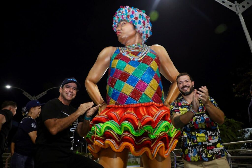 Alcalde Char exalta la identidad cultural del suroriente con esculturas de María moñito y Nelson Pinedo