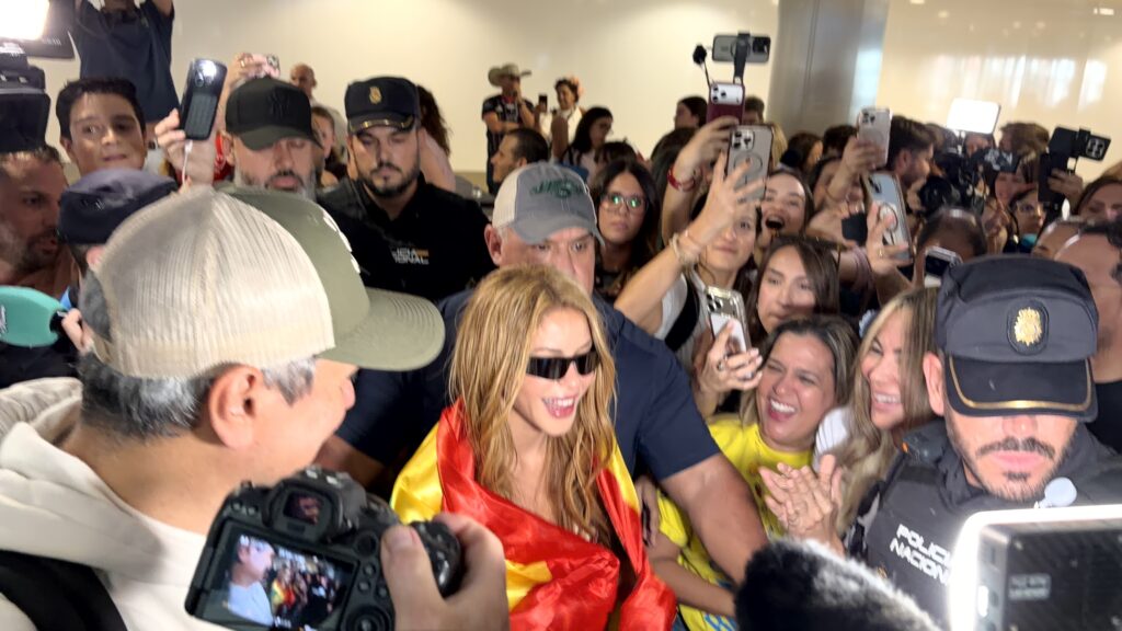 Traje mi Barranquilla para que sientan mi infancia: Shakira a su llegada a Madrid para gira de conciertos