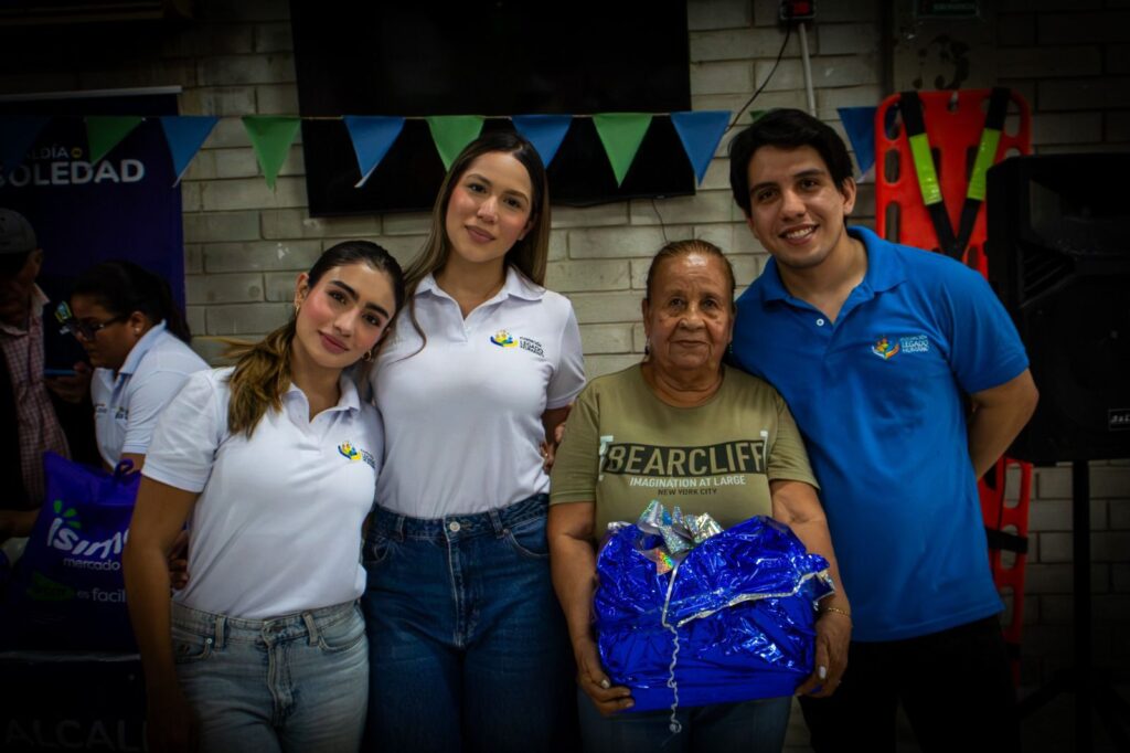 Alcaldía de Soledad integra a los adultos mayores y los recrea durante el cierre de la Semana del Adulto Mayor