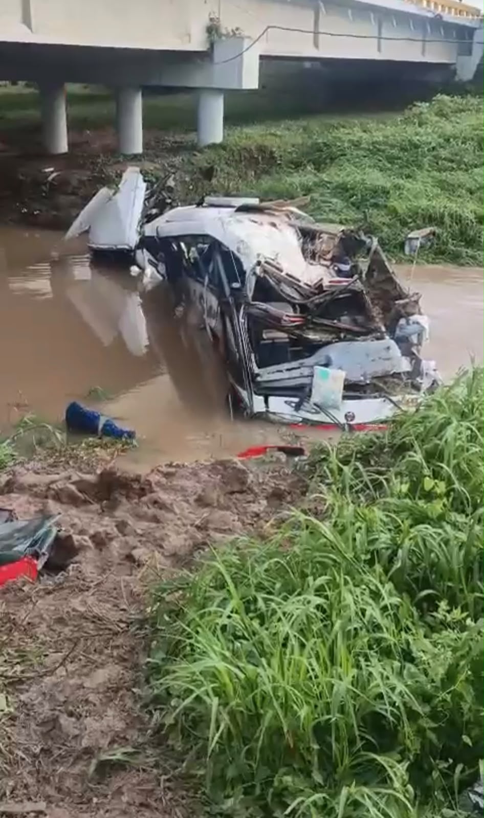Tragedia en el vallenato: se accidentó el bus de Kbeto Zulet